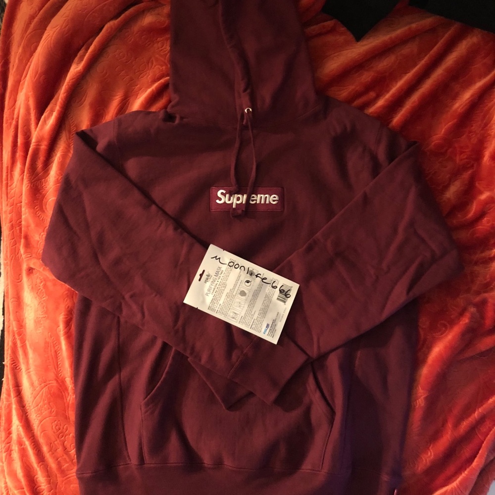 Supreme wine box logo